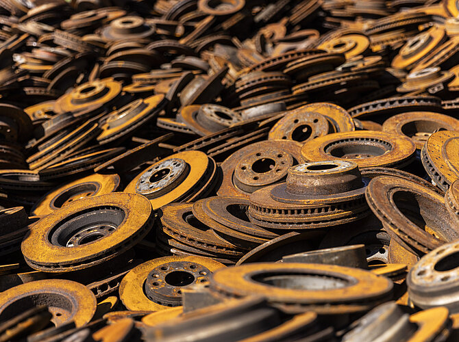 Viele alte Bremsscheiben