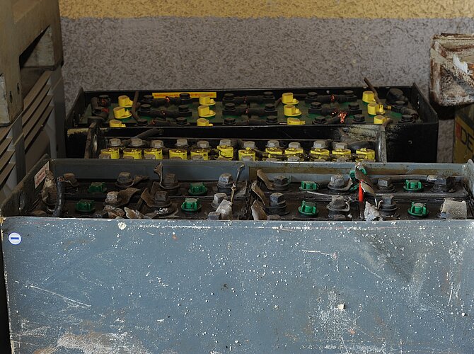 Alte Staplerbatterien inkl. Stahlmantel