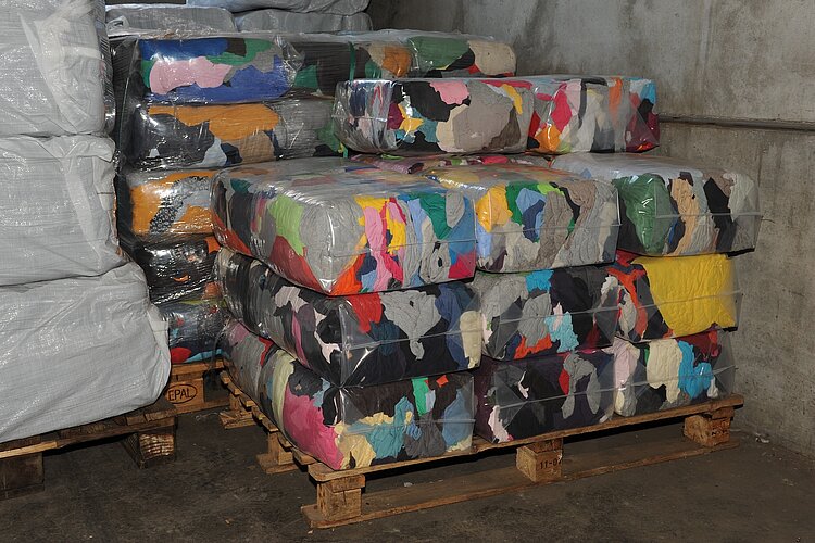 Recycelte Stoffreste in verschiedenen Farben